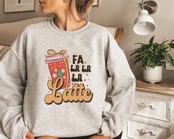 Christmas Retro Coffee Shirt, Christmas coffee Sweatshirt, Coffee Lover gift, Latte drink Crewneck, women Holiday sweate