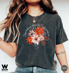 Flower t-shirt / Gift for her / Women trendy tshirt / Spring concept / Wild meadow flower nature tee / Floral Tee / Gard