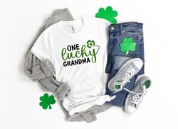 One Lucky Grandma Shirt, Grandma Shirt, St Patricks Day, St Patrick's Day, Grandma To Be, New Grandma Shirt, Gift for Gr