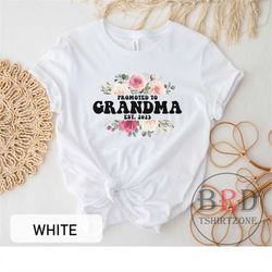 Gift For Grandma, Promoted To Grandma Est 2023, Pregnancy Announcement, Grandma To Be Gift, New Grandma Shirt, Baby Reve