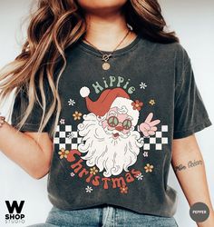 Retro Santa Tee, Funny Santa Christmas Shirt, Holiday Graphic Tee, Women's Merry Christmas Shirt, Hippie Graphic Tee, Cl