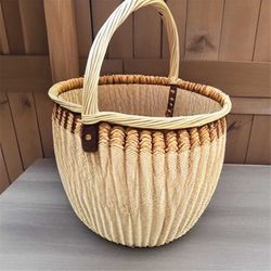 Large straw basket, thichk handle