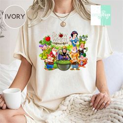 Retro 90s Disney Snow White Group Shot Classic Poster Floral Wreath Comfort Colors T-Shirt, Unisex shirt Family Birthday