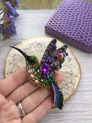 Hummingbird brooch handmade jewelry, embroidery brooch,embroidery desingn, embroidery bird, bird brooch,green bird,beade