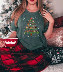Chicken Christmas Tree Shirt – Farmer Christmas Shirt – Santa Farmer T-Shirt – Christmas Farmer Family Shirt – Chicken C