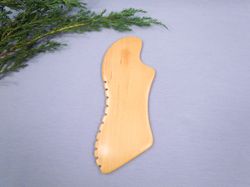 Gua Sha Massage Wooden Tool, Small Scraper with Teeth, Wooden Massage for Neck, Body, Hands and Fingers