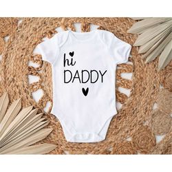 Hi Daddy Onesie, Baby Announcement Outfit, Newborn Baby Onesie, Pregnancy Reveal Bodysuit, Baby Shower Cute Gift, Hello