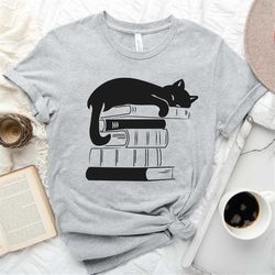 Cat Book Shirt, Books and Cats T-Shirt, Reading Shirt, Cat Lover, Gift for Cat Lover, Gift for Book Lovers, Book, Bookis