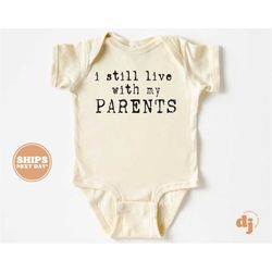 Baby Onesie - I Still Live with My PARENTS Retro Funny Bodysuit - Cute Funny Natural Onesie 5703