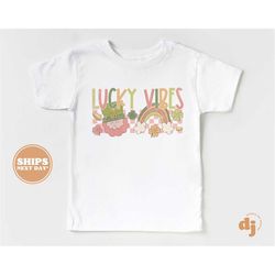 Kids St. Patrick's Day Shirt - Lucky Vibes Leprechaun Kids Retro TShirt - St. Patricks Day Retro Natural Infant, Toddler