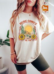 Here Comes The Sun Tee, Retro Style Tshirt, Unisex Hippie Tshirt, Vintage Inspired Cotton Shirt, Retro Comfort Shirt, Gi