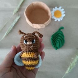 Crochet pattern bee with bed, pillow and blanket, amigurumi pattern bee