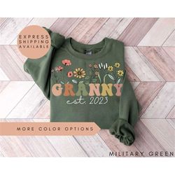 Granny Sweatshirt,Personalized Granny Wildflowers Sweater,Granny Est 2023,Pregnancy Announcement,Custom Granny Shirt,Mot