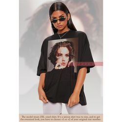 RETRO PHOTO of Winona Ryder Shirt, Beautiful Actress Shirt,Winona ryder shirt design retro style cool fan art t-shirt Re