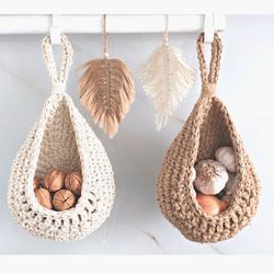 Kitchen eco-friendly baskets Hanging storage baskets Cottagecore decor ideas Garlic keeper