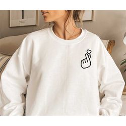Finger Heart Sweatshirt, K-Drama Shirts,Gift For Women,Korean Heart Hoodie, Korean Pop Sweater, Valentine's Day shirt