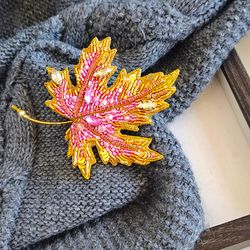 Leaf brooch, beaded brooch maple, autumn leaf brooch , women accessories, handmade jewelry