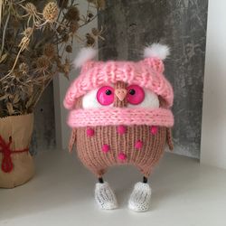 Handmade knitted owl.Gift for animal lovery.Owl in pink hat.