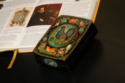 Wildlife jewelry box hand-painted animals russian miniature Art