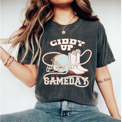 Giddy Up Its Game Day, Game Day Shirt, Football Shirt, Western Gameday Shirt, Football Gameday Shirt, Gameday Tees, West
