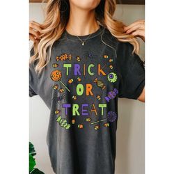 Comfort Colors, Spooky tshirts, Trick or Treat Tee, Halloween t-shirt, Ghost Halloween Shirt, Fall Shirt, oversized shir