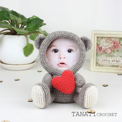 Crochet Pattern of Photo Frame Loving BEAR