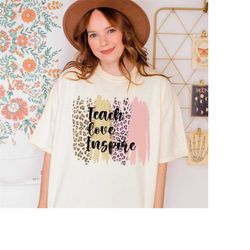 Teach Love Inspire Comfort Colors Shirt, Best Teacher Shirt, Retro Graphic, Boho Teacher  Clothing, Boho Kindness Shirt