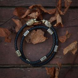 Black Leather bracelet with bear heads and runes. Viking pagan bangle. Scandinavian jewelry For man