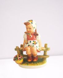 CARLO MOLLICA Majolica ceramic young girl with flowers sitting down Original Made in Italy 1940s cm 14x8x22 Hand painted