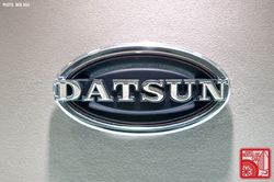 Datsun deluxe piller emblem