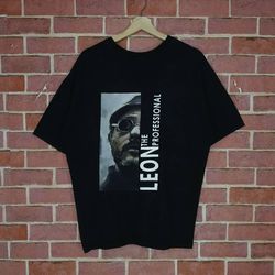 Vintage 00s Leon The Proffesional Action Thriller Crime Movie by Luc Besson T-shirt