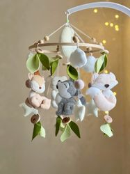 Baby mobile crib with woodland animals. Baby girl mobile. Baby boy mobile. Nursery mobile felt. Baby shower gift.