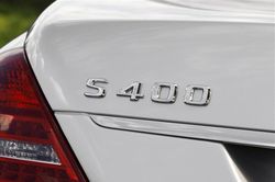 Mercedes S400 Emblem