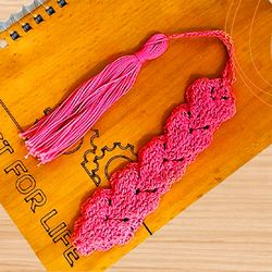 a Crochet hearts bookmark PDF Pattern