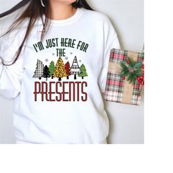 Sarcastic xmas sweater for women, Funny Christmas Sweatshirt for Men, I'm just here for the presents, printed trees desi