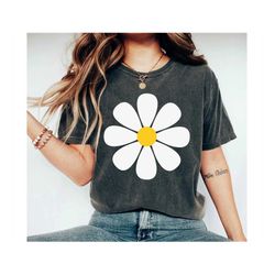 simple daisy graphic tee simple floral graphic tee floral graphic tee floral shirt summer shirt spring shirt trendy flor