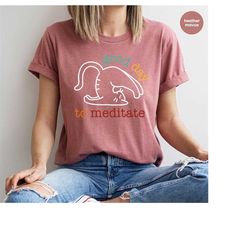 Funny Meditation T-Shirt, Cat Yoga Crewneck Sweatshirt, Yoga Gifts, Cute Cat Yoga Shirts, Retro Shirts for Women, Graphi
