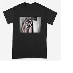 michael jordan jersey 23 t-shirt | graphic t-shirt, graphic tees, basketball shirt, vintage shirt, vintage graphic tees,