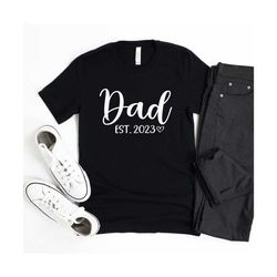 dad est 2023 shirt, new dad shirt, first dad gift, fathers day gifts, pregnancy announcement to husband, annonce grosses