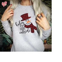 SWEATSHIRT (5043) BABY It's COLD Outside Snowman Christmas Sweatshirts Cute Xmas Buffalo Plaid Funny Men Women Kids Fami