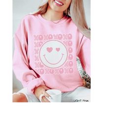 Retro Smiley Faces xoxo Sweatshirt, XOXO Valentine Sweater, Smiley Women Valentine Gift, Funny Valentines Crew, Saint Va
