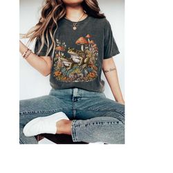 Cottagecore Shirt, Frog Toad TShirt, Vintage Retro Mushroom Shirt, Boho Aesthetic, Comfort Colors Shirt, Forestcore Tee