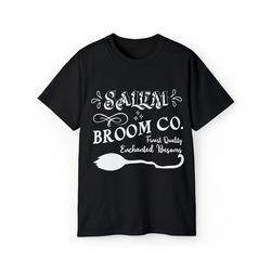 Salem Broom Company est 1692 Halloween VNec T-Shirt