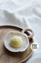 Easy crochet pattern fried egg baby rattle