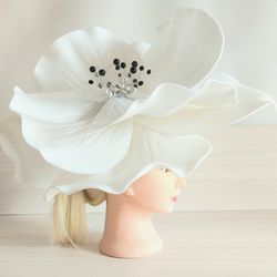 Fascinator large anemone white with pearl beads Bridal hairpiece, wedding hats for bride, bridesmaids, mother of the bri