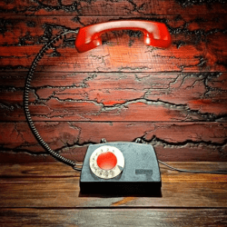 Vintage Glow: Handmade Retro Phone-Shaped Table Lamp – Illuminate Your Space with Originality