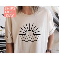 Retro Ocean Sun Tee Nature Graphic Tshirt, Womens Summer Tee, Sunrise Shirt For Women Beachy Shirts, Sunset Sweatshirt,