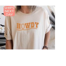 howdy shirt, oversized cowgirl graphic t shirt, women's trendy western country concert tee, country girl western sweatsh