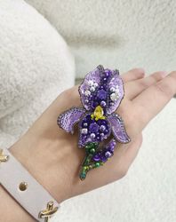 Iris flower brooch beaded, handmade jewelry, iris jewelry, iris brooch