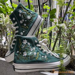 Custom Embroidered Converse High Tops, Custom Converse Chuck Taylor 1970s  Embroidered Daisy Flower, Wedding sneakers, W